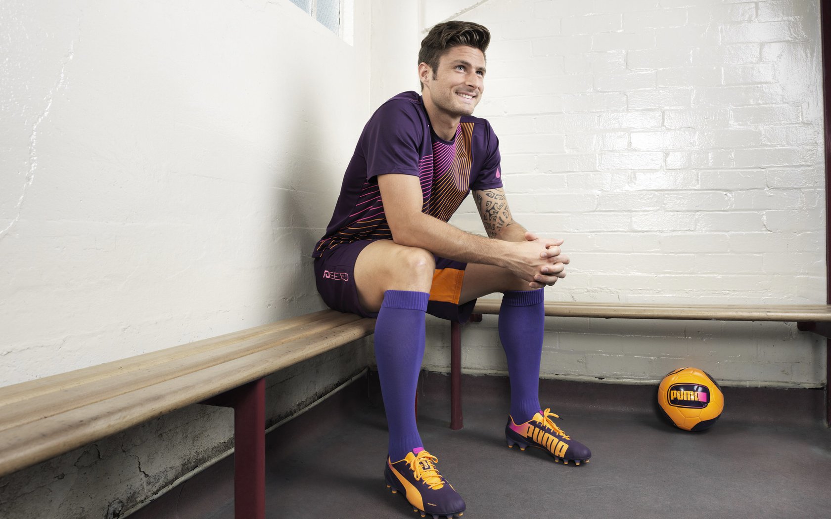 红色风暴，当法拉利碾压雷诺，汉密尔顿以王者之姿带队取胜